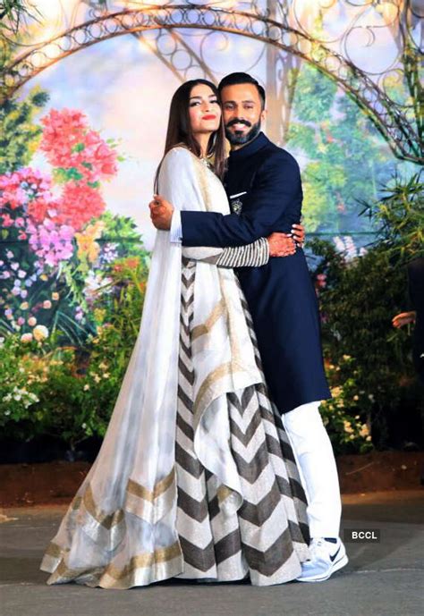 Sonam Kapoor And Anand Ahuja Reception Pictures Photos Of Fun Filled