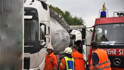 Fotos Sinsheim Vollsperrung Und Stau Nach Lkw Unfall Auf A Richtung