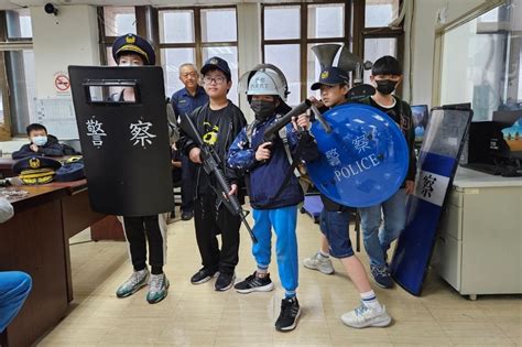 學童體驗波麗士工作 信義警扎根 交安及識詐 觀念 民眾網