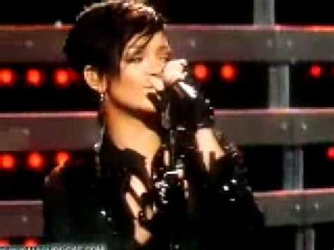 Rihanna - Disturbia (LIVE!!!) - YouTube