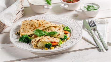 Prepara Unas Deliciosas Crepas Rellenas De Verduras Con Esta Receta