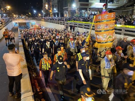 彰化警協調奏效 大甲媽過民生地下道交接轎順利 地方 中央社 Cna