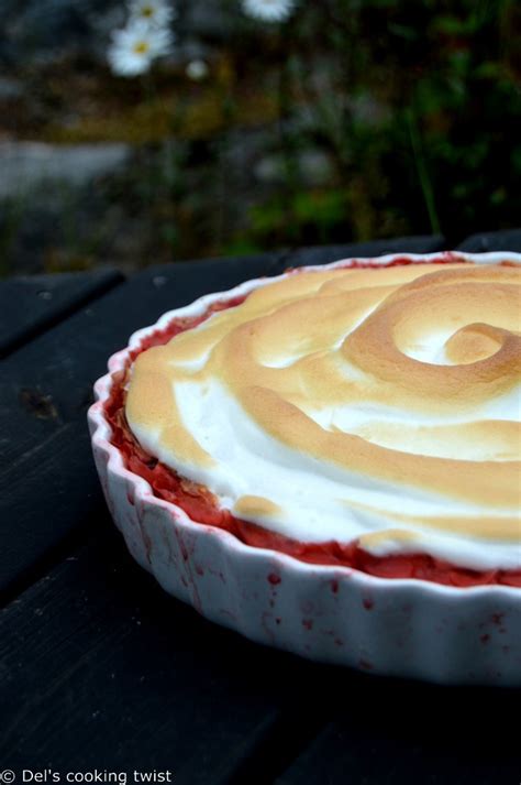 Meringue Strawberry Rhubarb Pie — Dels Cooking Twist