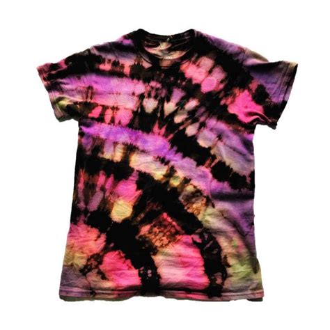 25 Bleach Tie Dye Patterns (How to Tie Dye With Bleach)