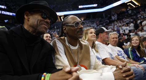 Lakers Fan Snoop Dogg Gets First-Hand Experience of Mavericks ...