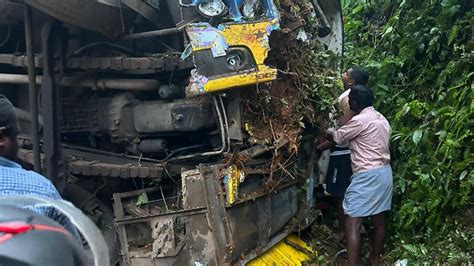 Sabarimala Pilgrims From Karnataka Injured In Accident Near Erumely In