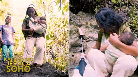 Mga Lola At Mga Babae Bumababa Ng Bundok Para Makasalok Ng Tubig