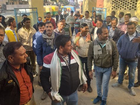 Roadways employees demonstrated at Idgah depot रडवज करमचरय न