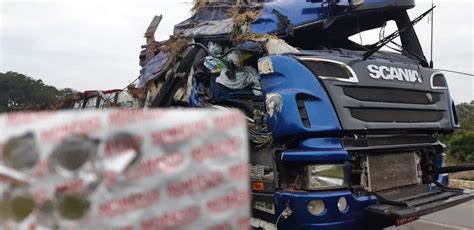 Motorista Sem Cinto De Seguran A Morre Ap S Perder Controle Do Caminh O