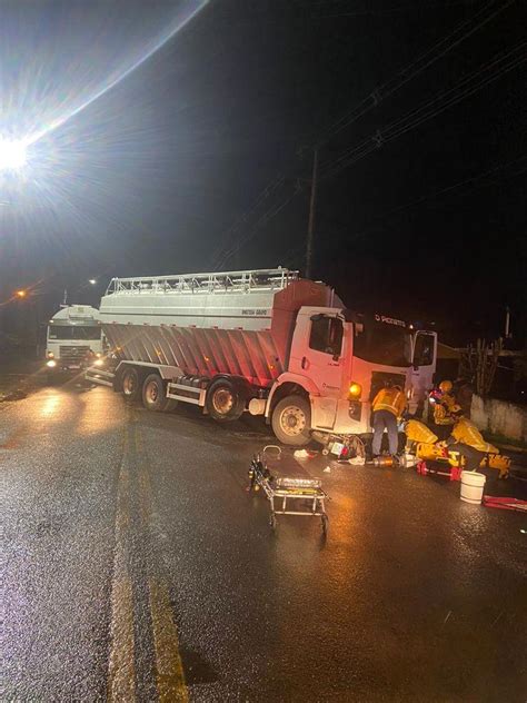 Acidente entre caminhão e moto deixa dois feridos em Campos Novos Web