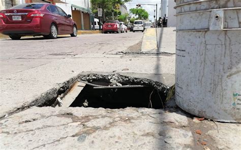 Cansados De Pedir Que Arreglen La Calle Vecinos De Zona Sur Tapar N Un