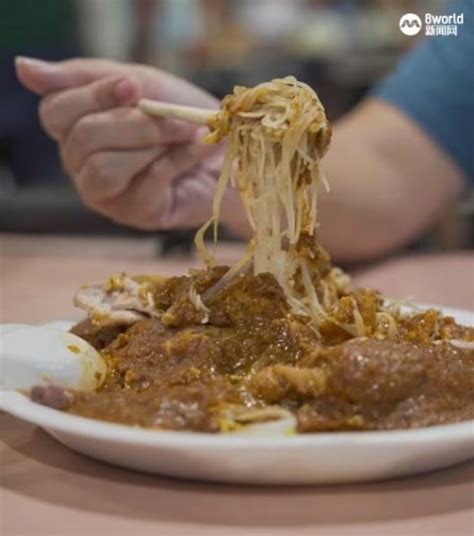 Bedok 85 Satay Bee Hoon Stall Sees Snaking Queue After Announcing Closure