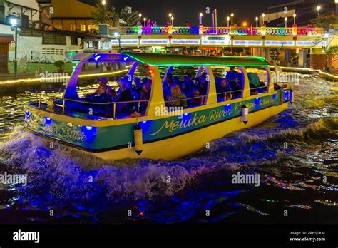 Malacca River Cruise boat sailing down the Malacca river at night Stock ...