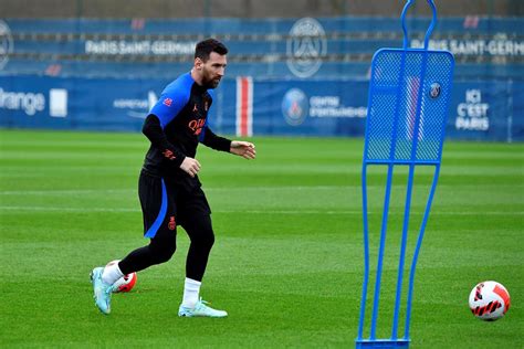 Pictures from the training session, Messi is back! | Paris Saint-Germain