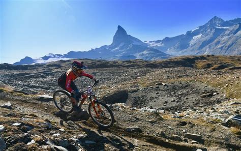 Weltcup Fahrerin Aus Niederstaufen H Ngt In Der Warteschleife Sport