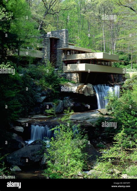 FRANK LLOYD WRIGHT FALLINGWATER CONÇU POUR L ACCUEIL DE LA FAMILLE