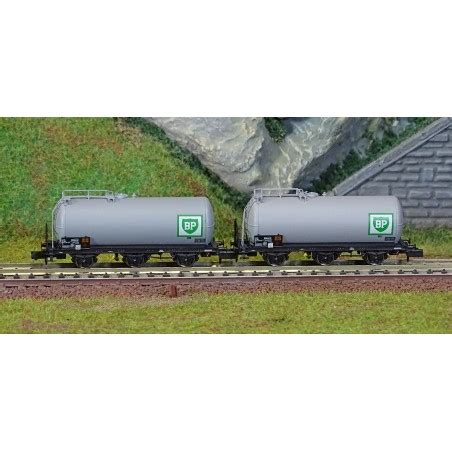 Set de 2 wagons citernes à 3 essieux Arnold HN6608 SNCF TOTAL