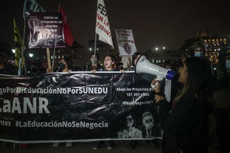 Estudiantes Salen A Las Calles De Per En Contra De Reformas Educativas