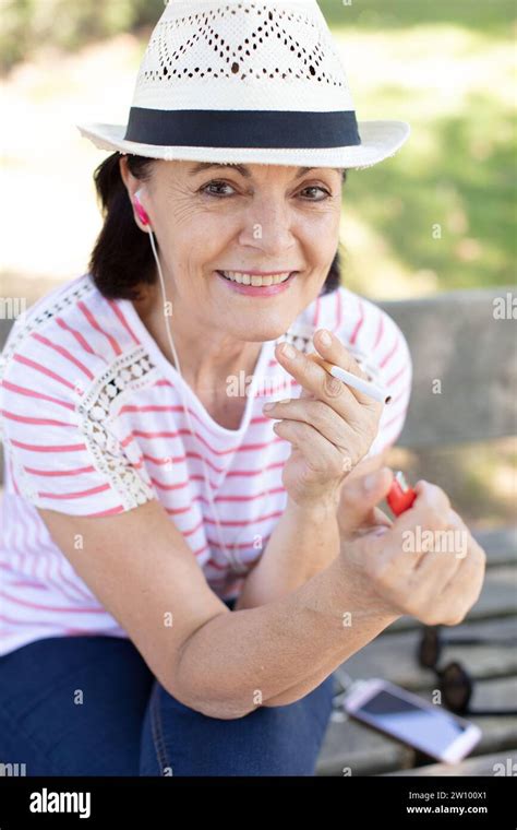 Mature Woman Smoking Hi Res Stock Photography And Images Alamy