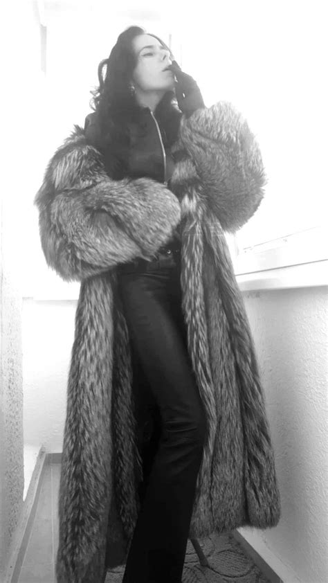 Pin By Wolfinskin On Fur Fur Jacket Women Fur Fashion Fox Fur Coat