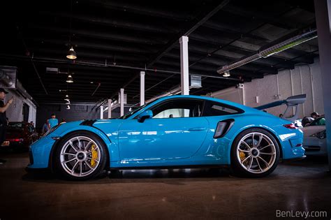 Blue Porsche 911 Gt3 Rs