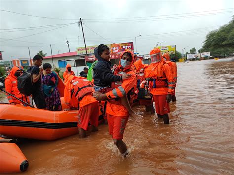 Las Lluvias Torrenciales Monzónicas Causan Al Menos 125 Muertos En La India