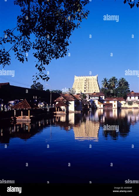 Ponds Sri Padmanabhaswamy Temple Fotos Und Bildmaterial In Hoher