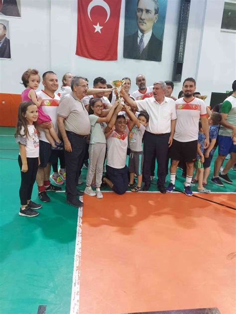 Bahar Voleybol Turnuvasında Toparlar Ortaokulu şampiyon oldu Bodrum