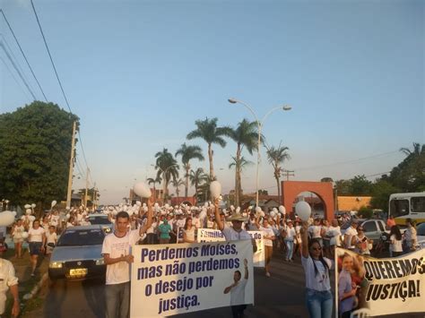 Moradores fazem passeata cobrando Justiça pela morte do prefeito de