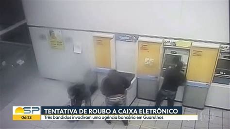 Criminosos tentam furtar caixas eletrônicos de agência bancária em