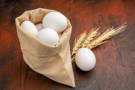 Huevos De Gallina Vista Frontal Dentro De Una Peque A Bolsa Sobre Una