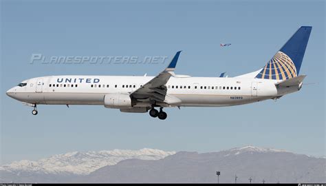 N62892 United Airlines Boeing 737 924ER WL Photo By Demo Borstell ID