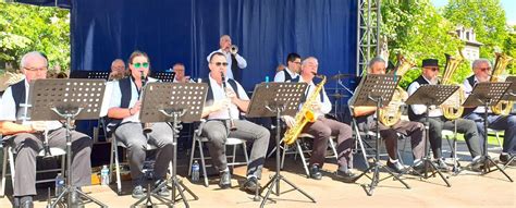 Niederbronn les Bains Concerts estivaux du folklore à lombre des arbres