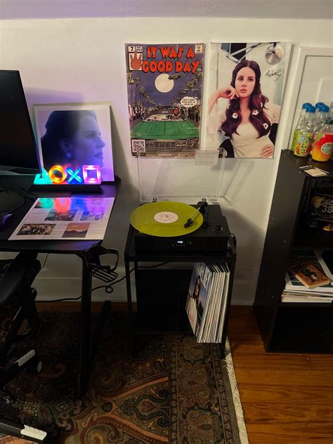 Thoughts on the record player setup? : r/lanadelrey