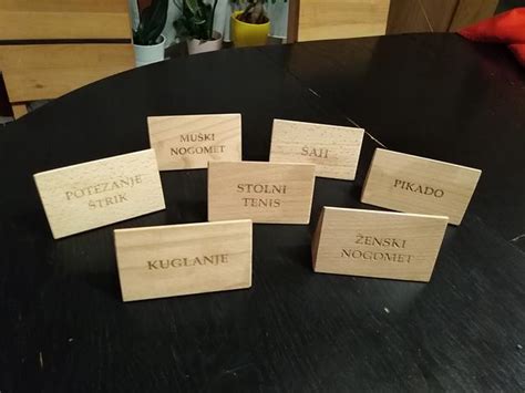 stand table sign woodworking project  majuvla craftisian