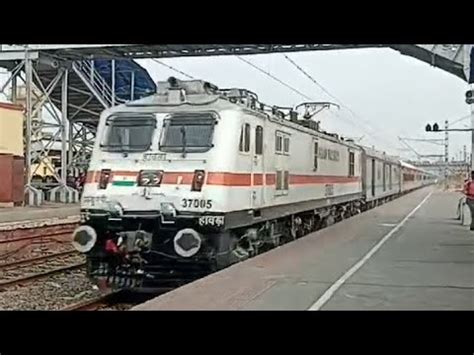 WAP 7 WAP 4 WAP 5 WITH ICF AND LHB TRAINS ACTION IN HOWRAH BARDDHAMAN