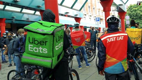 Uber Eats Chiude In Italia E Licenzia Tanti Rider La Protesta Dei