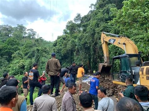 Jalan Lintas Curup Longsor Tepatnya Di Liku Sembilan Wagub Rosjonsyah