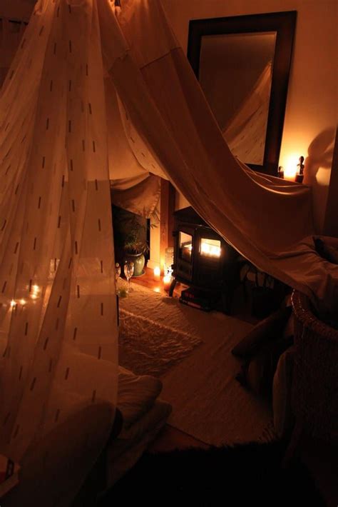 21 Cozy Sanctuaries To Shelter You From Adulthood Living Room Fort Diy Fort Bedroom Fort