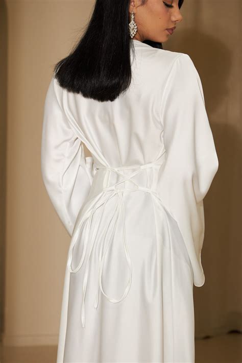 Robe Ample Satin E Et Ajustable Au Dos Blanche Brentiny Paris