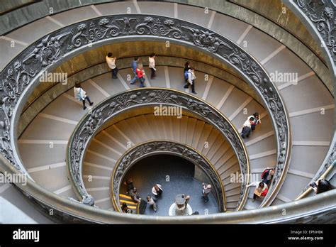 Bramante escalier Musées du Vatican Conçu par Giuseppe Momo 1932