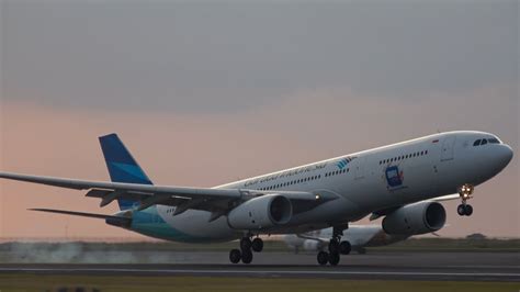 Plane Spotting Bali Nonton Pesawat Garuda Lion Batik Landing Dan