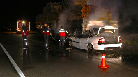 Amasya da tıra arkadan çarpan otomobilin sürücüsü yaşamını yitirdi