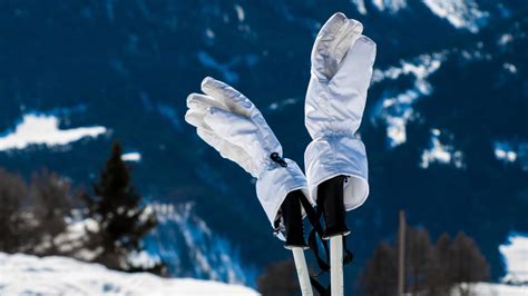 10 Best Ski Gloves For Women In 2024