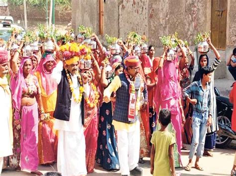 कलश यात्रा निकालकर शुरू की भागवत कथा Bhagwat Katha Started By Taking