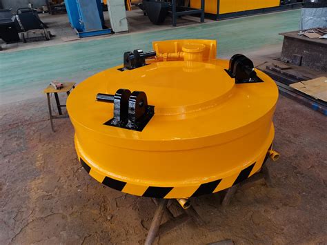 Circular Electro Lifting Magnet Used In Transporting Steel Blocks Pigs