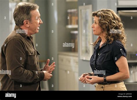 TIM ALLEN, NANCY TRAVIS, LAST MAN STANDING, 2011 Stock Photo - Alamy