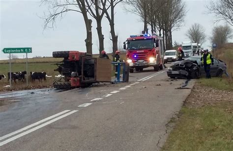 Łupianka Nowa Wypadek BMW zderzyło się z traktorem zdjęcia Kurier