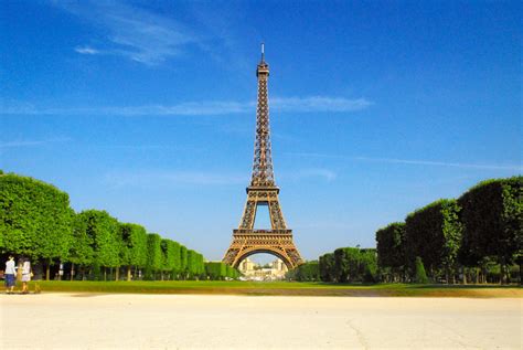 Parisian landmarks with the ABC of Paris - French Moments