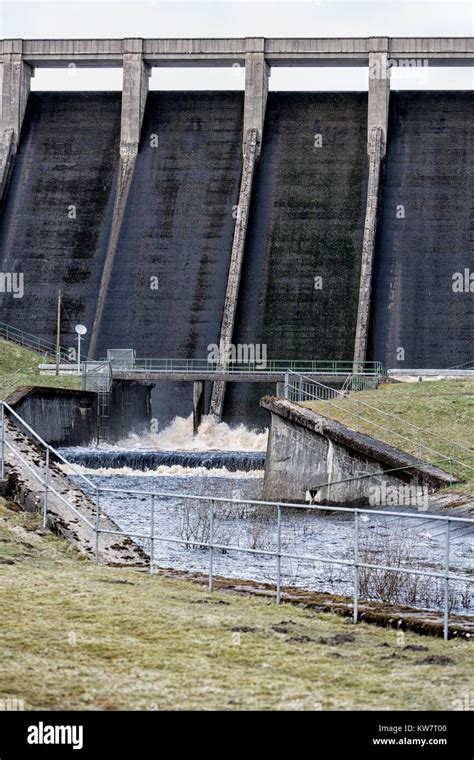 Thruscross Dam Release Hi Res Stock Photography And Images Alamy